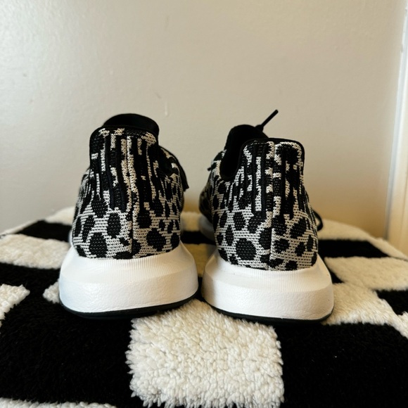 Adidas Originals Women's Swift Run Shoes - Picture 7 of 10